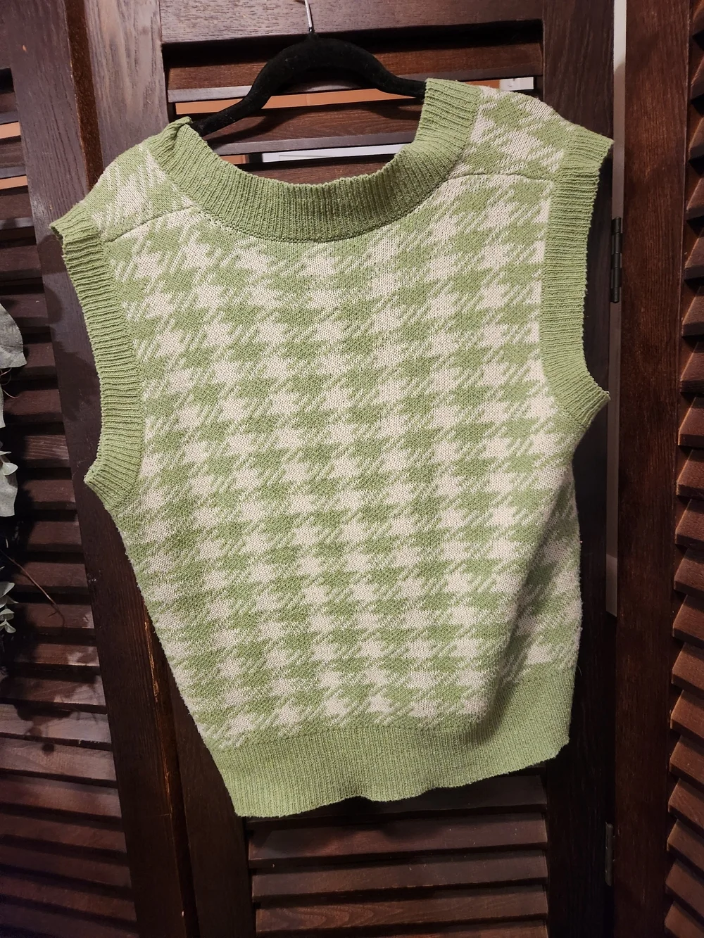 Sleeveless V-Neck Houndstooth Sweater Vest - Green/Cream